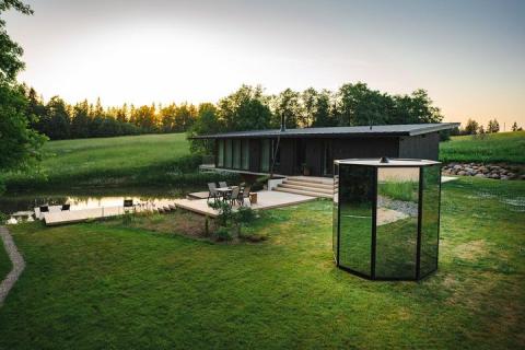 Haljas Hele Glass Single Standard Outdoor Sauna House